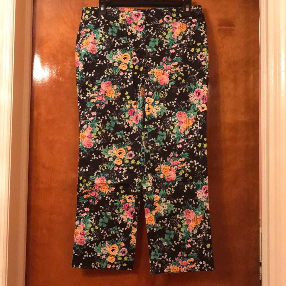 Laundry by Shelli Segal Floral Cropped Pants